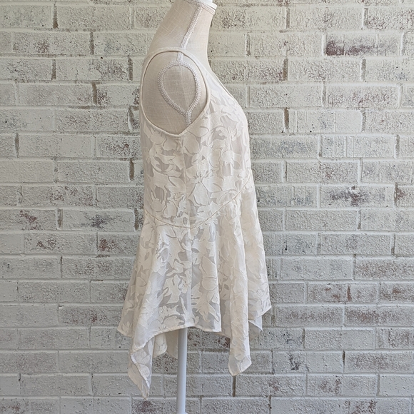 ANTHROPOLOGIE LACE FLORAL HANDKERCHIEF HEM TOP - Picture 3 of 10